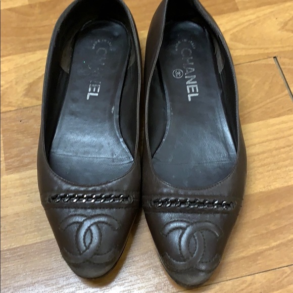 Chanel dark brown shoe - Picture 1 of 5